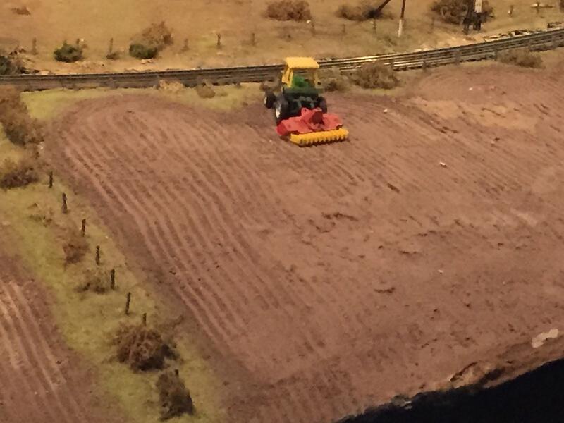 Model layout (120)