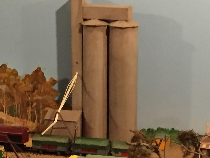 Model layout (122)