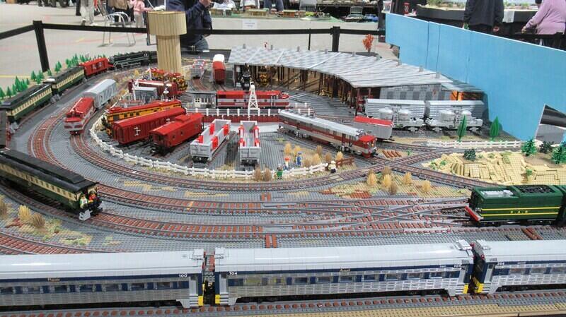 Triple Gauge Roundhouse 04