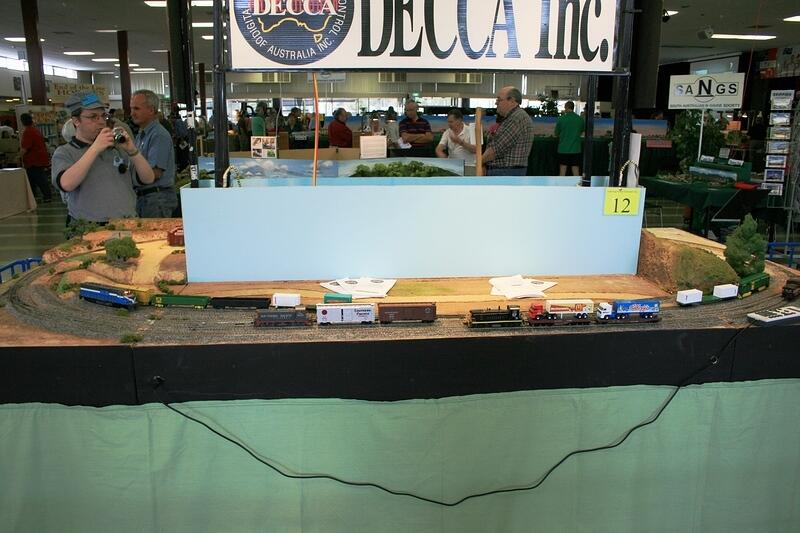 DECCA 8 11