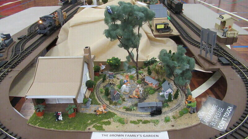 Rosemont Rails In The Garden 05