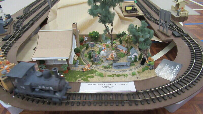 Rosemont Rails In The Garden 06