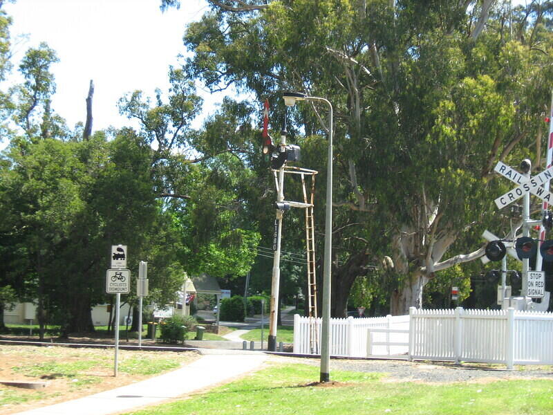 Working Modern Upper Quadrant Semaphore at Emerald1